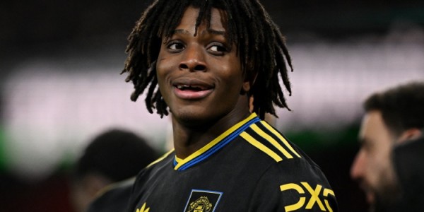 九游体育-曼晚：曼联还在评估多尔古的伤势，现阶段还未确定具体伤缺时间