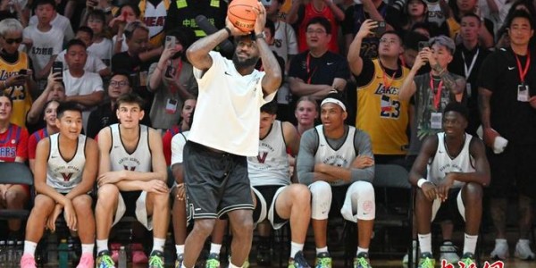 九游体育官方网站-NBA球员勒布朗·詹姆斯到访四川成都