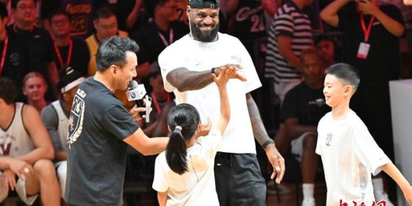 九游体育官方网站-NBA球员勒布朗·詹姆斯到访四川成都