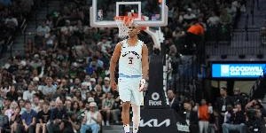 九游体育-老兵不死！保罗半场内外开花8投4中得到9分2板4助1断