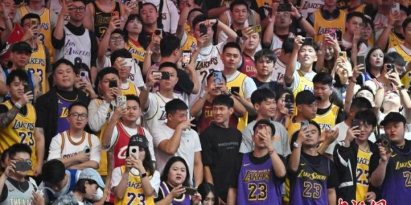 九游体育官方网站-NBA球员勒布朗·詹姆斯到访四川成都
