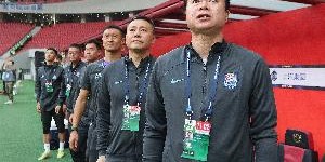 记者：于根伟赛后最在意谢维军，后者乌龙球后情绪有些低落