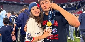 九游体育官方网站-甜蜜蜜女友陪伴若奥-内维斯加冕欧冠，赛后发文深情告白